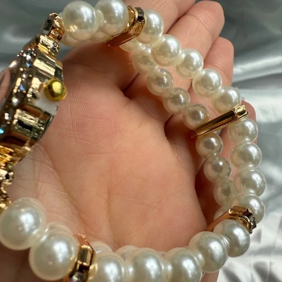 Women’s 18k gold color Stainless steel Panther’s watch Pearl and diamond - Picture 3 of 10